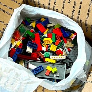 🟦2lb box of Legos🟨